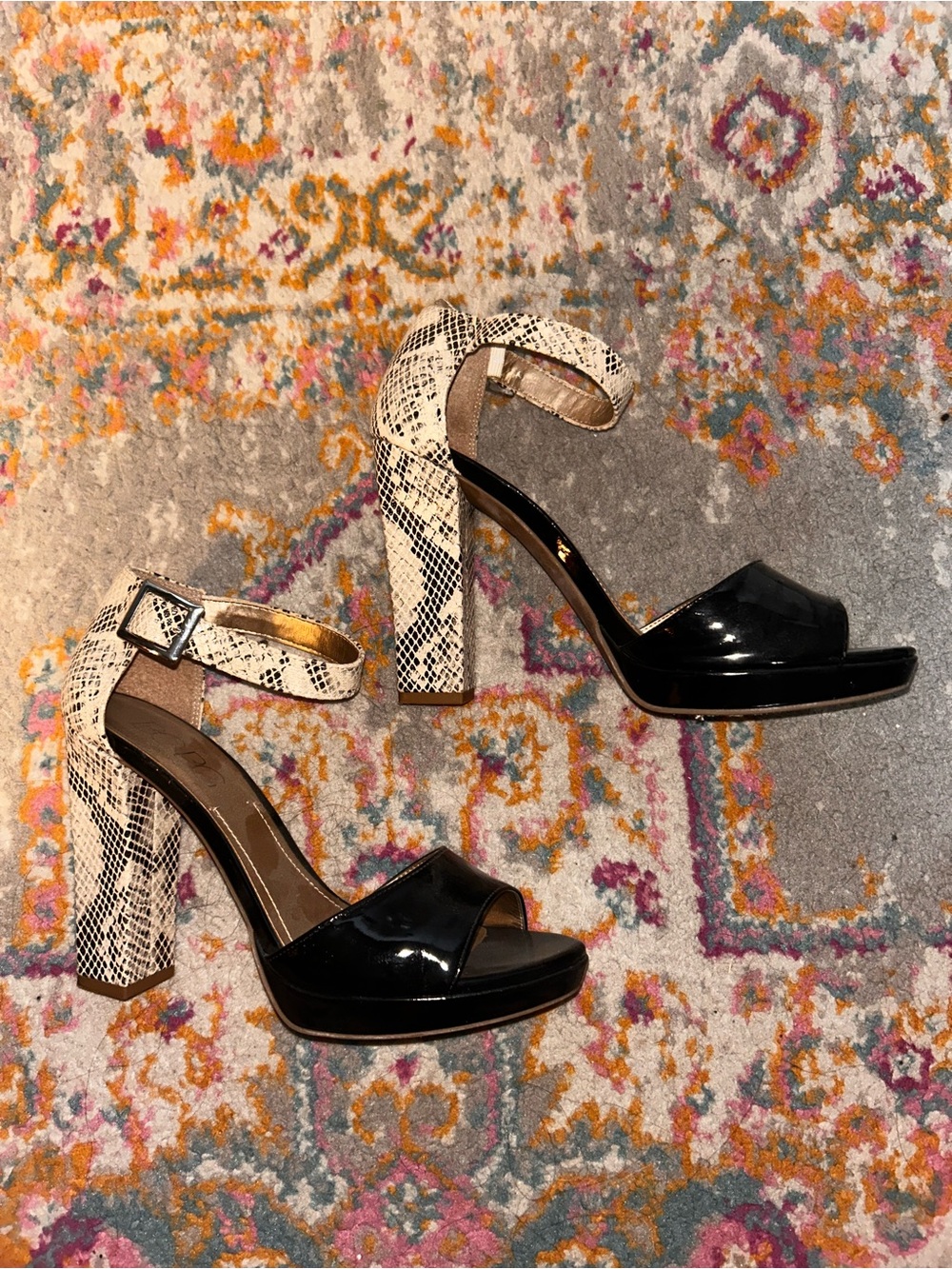 BCBG PARIS sz 8.5 Women’s Black Patent Platform Heels w/ Snake-Print Ankle Strap